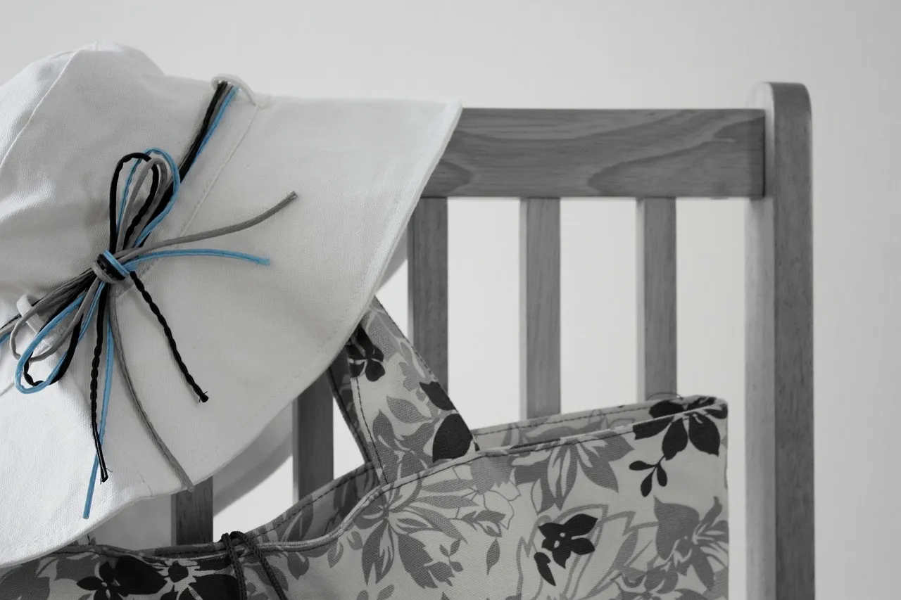 Beach Bag/Large Tote Bag - Gang gang cockatoos by Robyn Cockburn